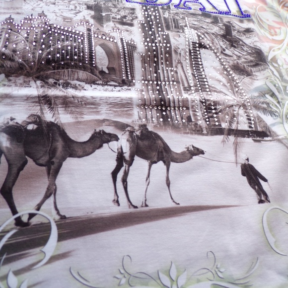 Authentic T-Shirt from Dubai - Picture 3 of 5